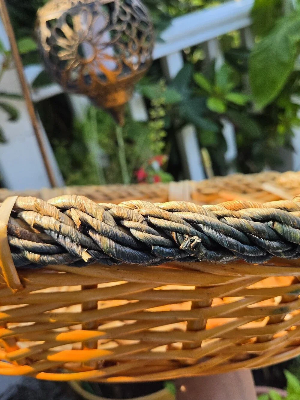 Beautiful unbranded wicker basket with ombre, trim and wooden handles EUC